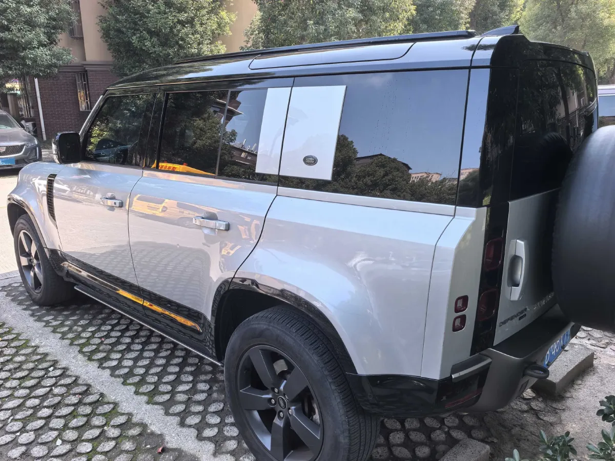 2022 Land Rover Defender 3.0T 400HP L6 8AT,autocango,china used car exporter,china ev exporter,chinese used car exporter,chinese used ev exporter