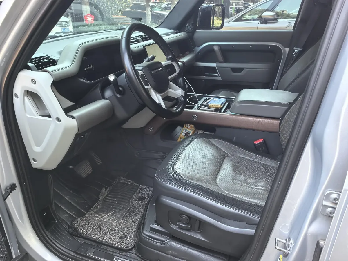 2022 Land Rover Defender 3.0T 400HP L6 8AT,autocango,china used car exporter,china ev exporter,chinese used car exporter,chinese used ev exporter