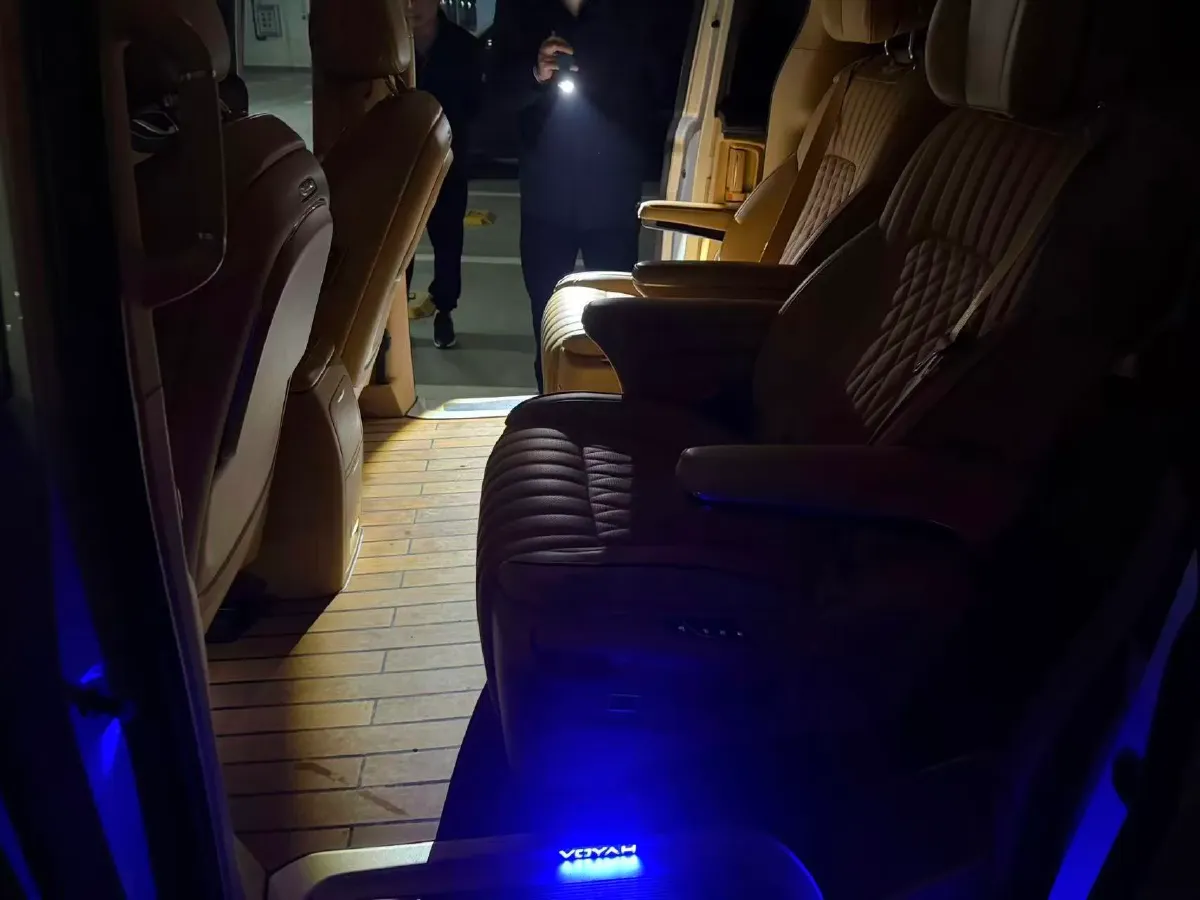 2022 Voyah Dream BEV 108.7KWH,autocango,china used car exporter,china ev exporter,chinese used car exporter,chinese used ev exporter