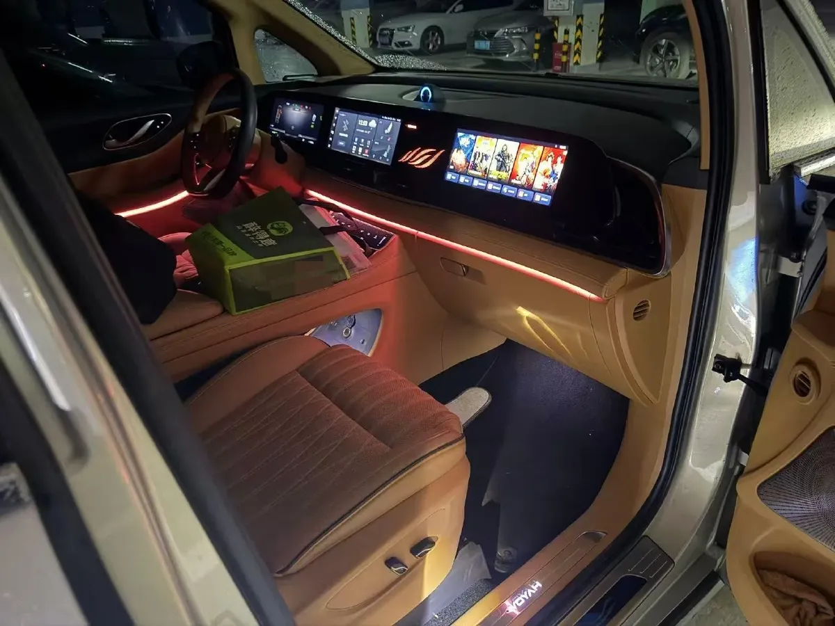 2022 Voyah Dream BEV 108.7KWH,autocango,china used car exporter,china ev exporter,chinese used car exporter,chinese used ev exporter