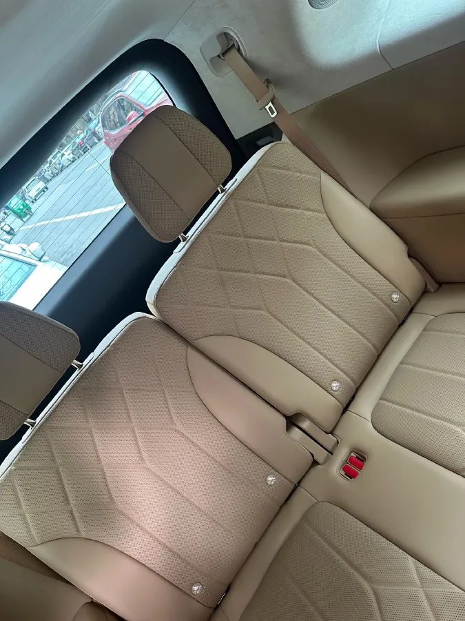 2025 AITO AITO M8 REEV 160HP REEV 53.4KWH,autocango,china used car exporter,china ev exporter,chinese used car exporter,chinese used ev exporter