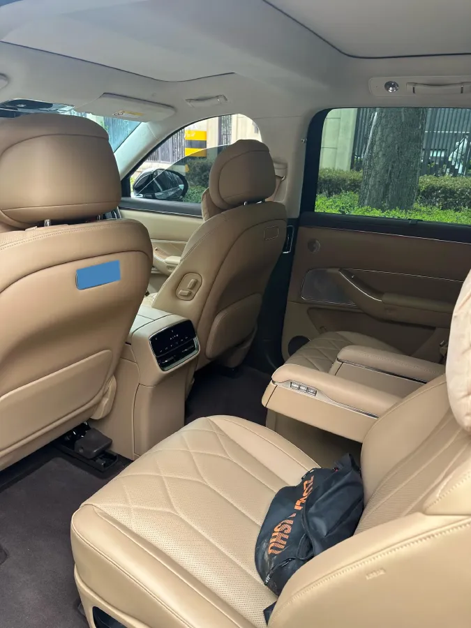 2025 AITO AITO M8 REEV 160HP REEV 53.4KWH,autocango,china used car exporter,china ev exporter,chinese used car exporter,chinese used ev exporter