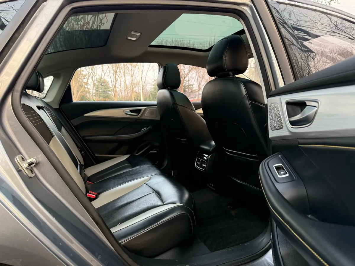 2020 Roewe i6 MAX 1.5T 169HP L4 AMT PHEV,autocango,china used car exporter,china ev exporter,chinese used car exporter,chinese used ev exporter