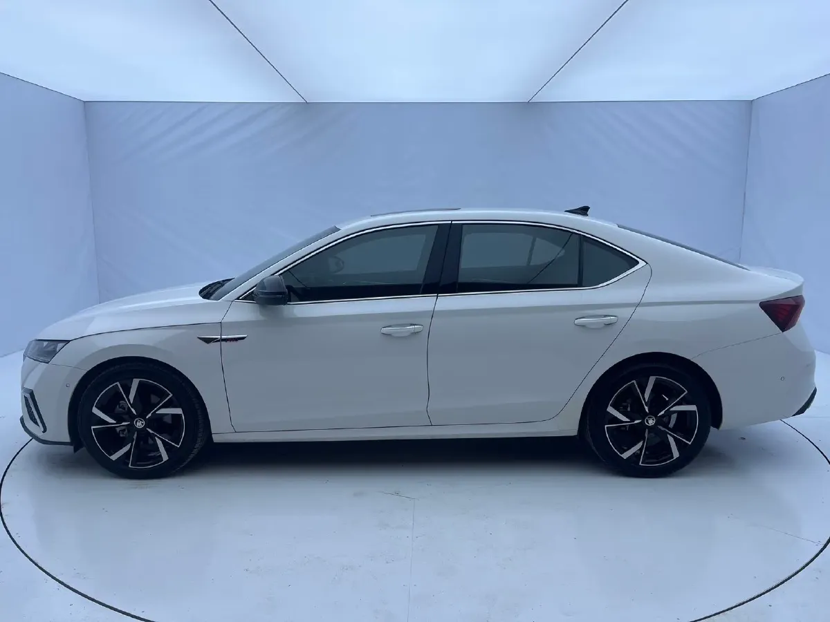 2021 Skoda Octavia 1.4T 150HP L4 7DCT,autocango,china used car exporter,china ev exporter,chinese used car exporter,chinese used ev exporter