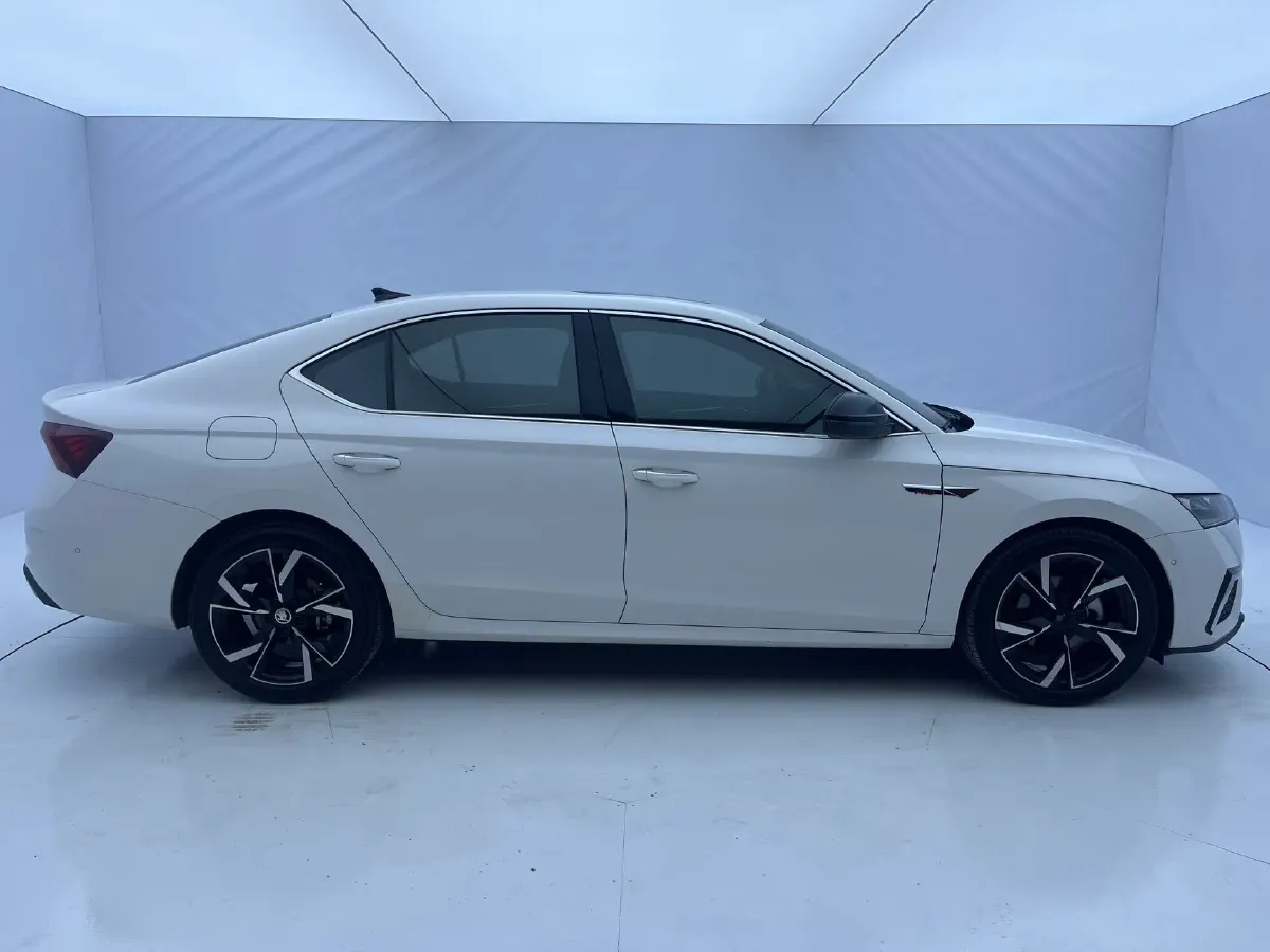 2021 Skoda Octavia 1.4T 150HP L4 7DCT,autocango,china used car exporter,china ev exporter,chinese used car exporter,chinese used ev exporter