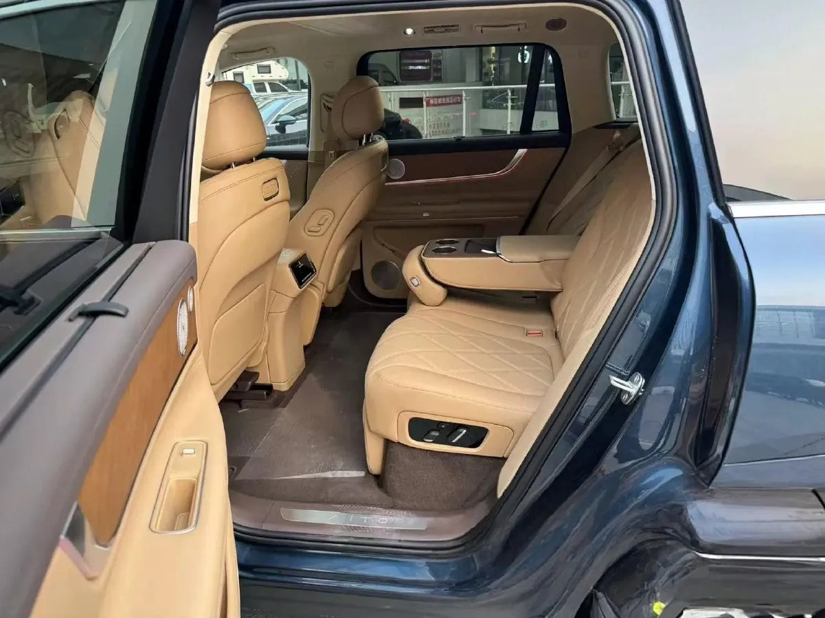 2025 AITO AITO M9 REEV 160HP REEV 52KWH,autocango,china used car exporter,china ev exporter,chinese used car exporter,chinese used ev exporter