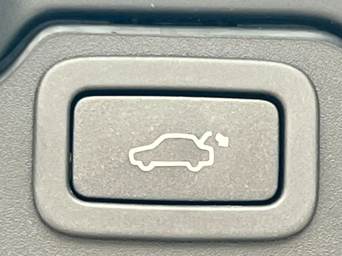 2018 Land Rover Range Rover Evoque 2.0T 241HP L4 9AT,autocango,china used car exporter,china ev exporter,chinese used car exporter,chinese used ev exporter