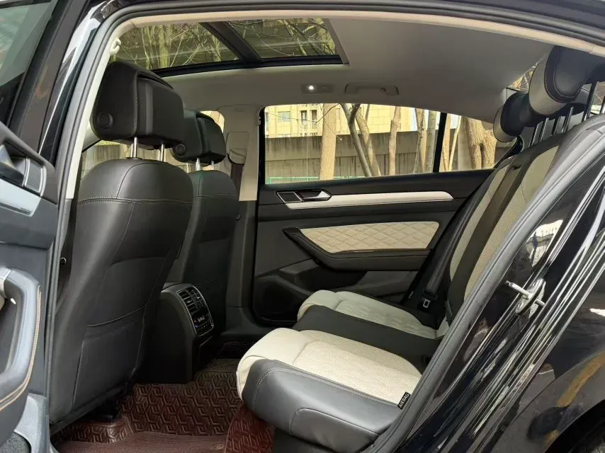 2023 Volkswagen Magotan 2.0T 186HP L4 7DCT,autocango,china used car exporter,china ev exporter,chinese used car exporter,chinese used ev exporter