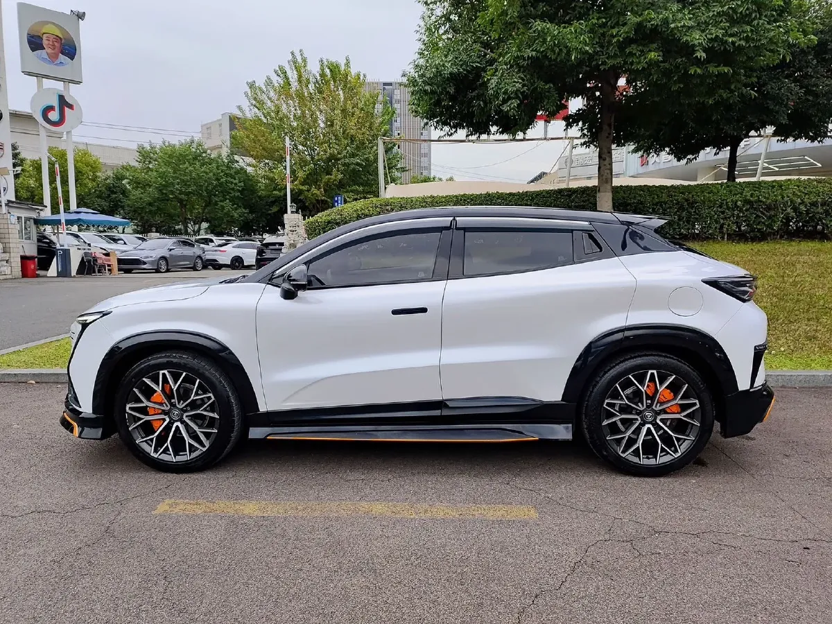 2022 ChangAn UNI-T 1.5T 188HP L4 7DCT,autocango,china used car exporter,china ev exporter,chinese used car exporter,chinese used ev exporter