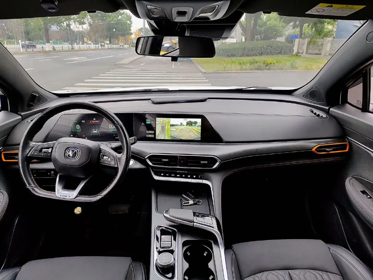 2022 ChangAn UNI-T 1.5T 188HP L4 7DCT,autocango,china used car exporter,china ev exporter,chinese used car exporter,chinese used ev exporter