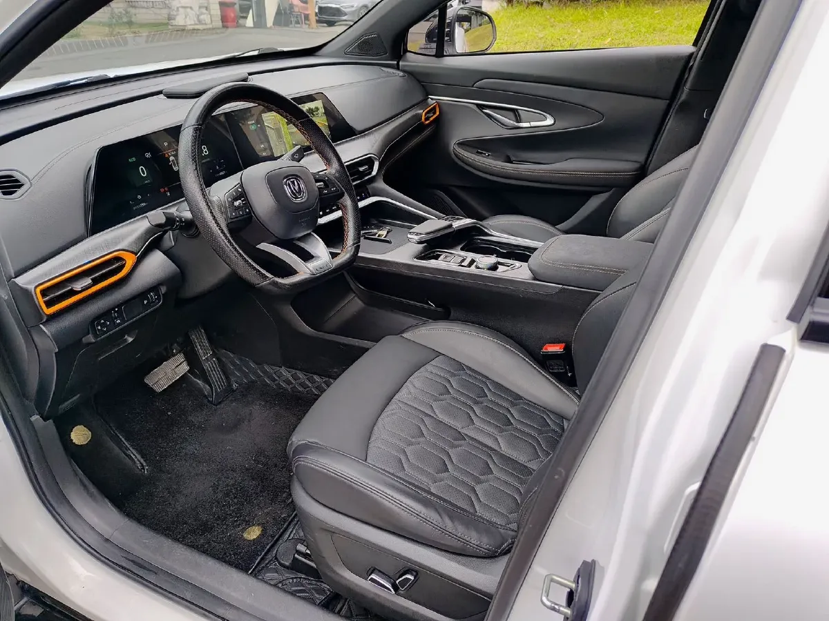 2022 ChangAn UNI-T 1.5T 188HP L4 7DCT,autocango,china used car exporter,china ev exporter,chinese used car exporter,chinese used ev exporter