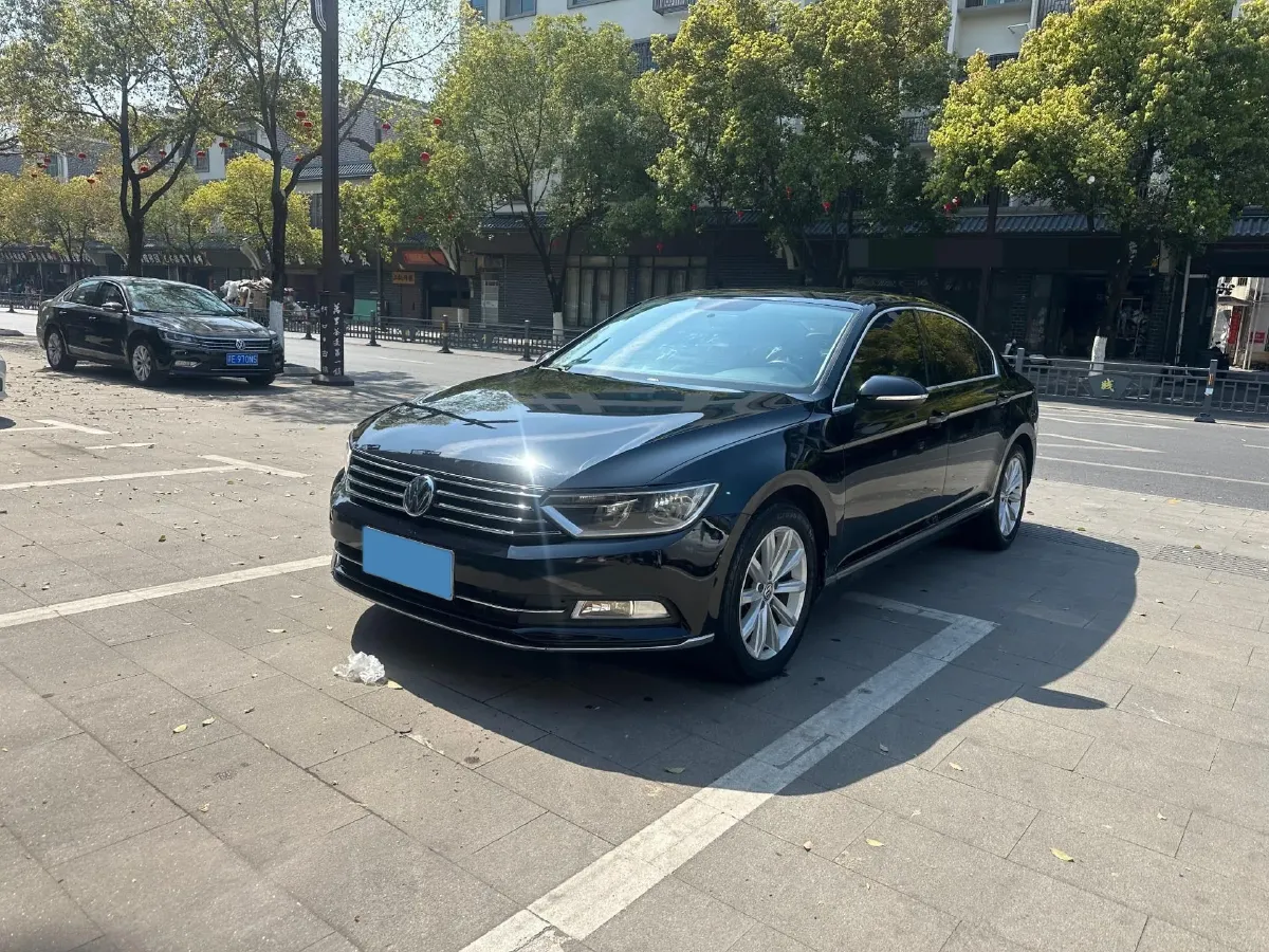 2018 Volkswagen Magotan 1.8T 180HP L4 7DCT,autocango,china used car exporter,china ev exporter,chinese used car exporter,chinese used ev exporter