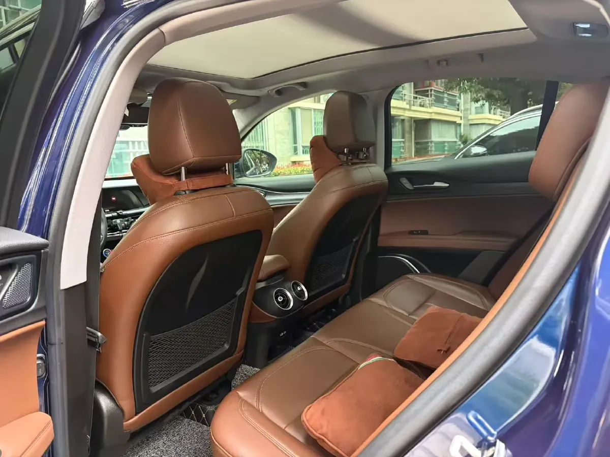 2017 Alfa Romeo Stelvio 2.0T 200HP L4 8AT,autocango,china used car exporter,china ev exporter,chinese used car exporter,chinese used ev exporter