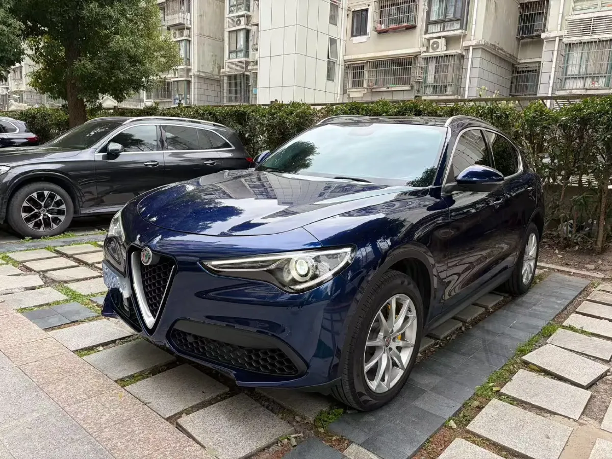 2017 Alfa Romeo Stelvio 2.0T 200HP L4 8AT,autocango,china used car exporter,china ev exporter,chinese used car exporter,chinese used ev exporter