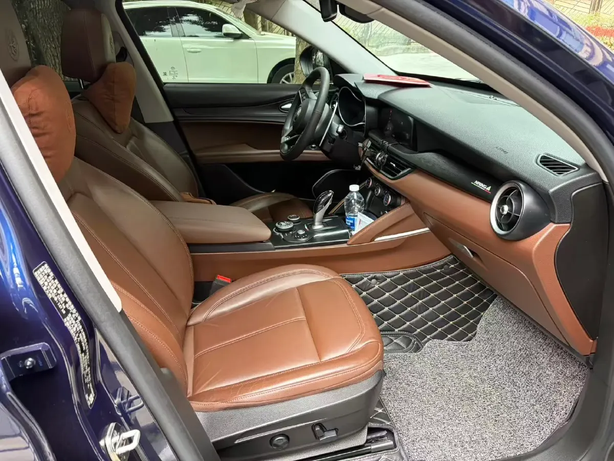 2017 Alfa Romeo Stelvio 2.0T 200HP L4 8AT,autocango,china used car exporter,china ev exporter,chinese used car exporter,chinese used ev exporter