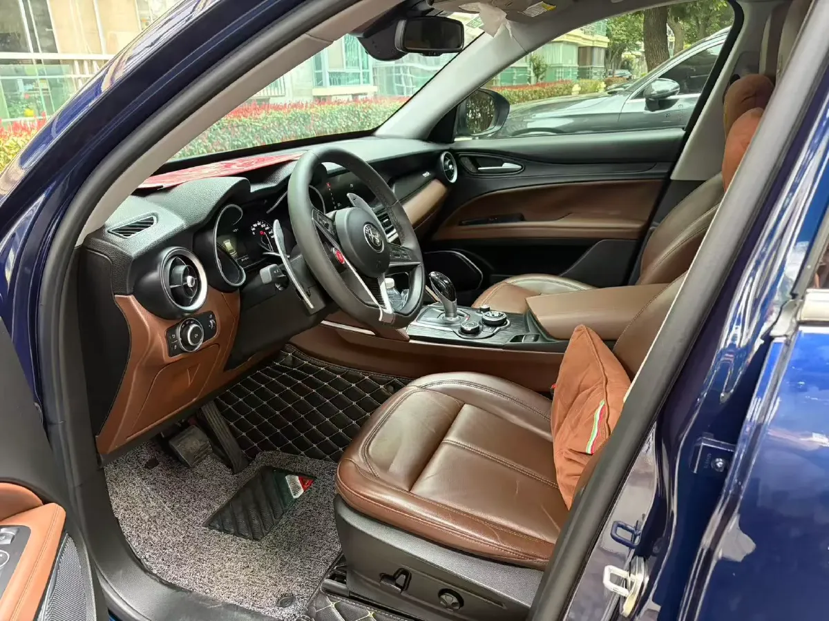 2017 Alfa Romeo Stelvio 2.0T 200HP L4 8AT,autocango,china used car exporter,china ev exporter,chinese used car exporter,chinese used ev exporter