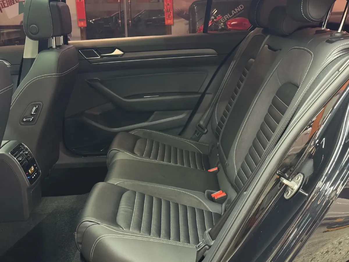 2020 Volkswagen Magotan 2.0T 186HP L4 7DCT,autocango,china used car exporter,china ev exporter,chinese used car exporter,chinese used ev exporter