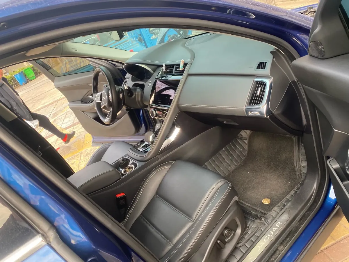 2024 Jaguar E-PACE 1.5T 200HP L3 8AT,autocango,china used car exporter,china ev exporter,chinese used car exporter,chinese used ev exporter