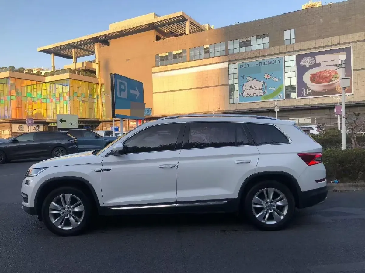 2017 Skoda Kodiak 1.8T 180HP L4 7DCT,autocango,china used car exporter,china ev exporter,chinese used car exporter,chinese used ev exporter