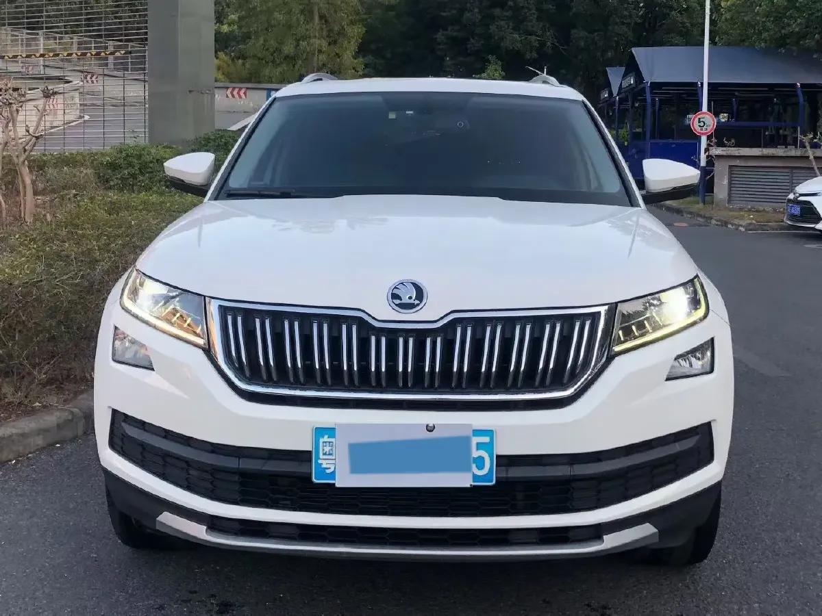 2017 Skoda Kodiak 1.8T 180HP L4 7DCT,autocango,china used car exporter,china ev exporter,chinese used car exporter,chinese used ev exporter