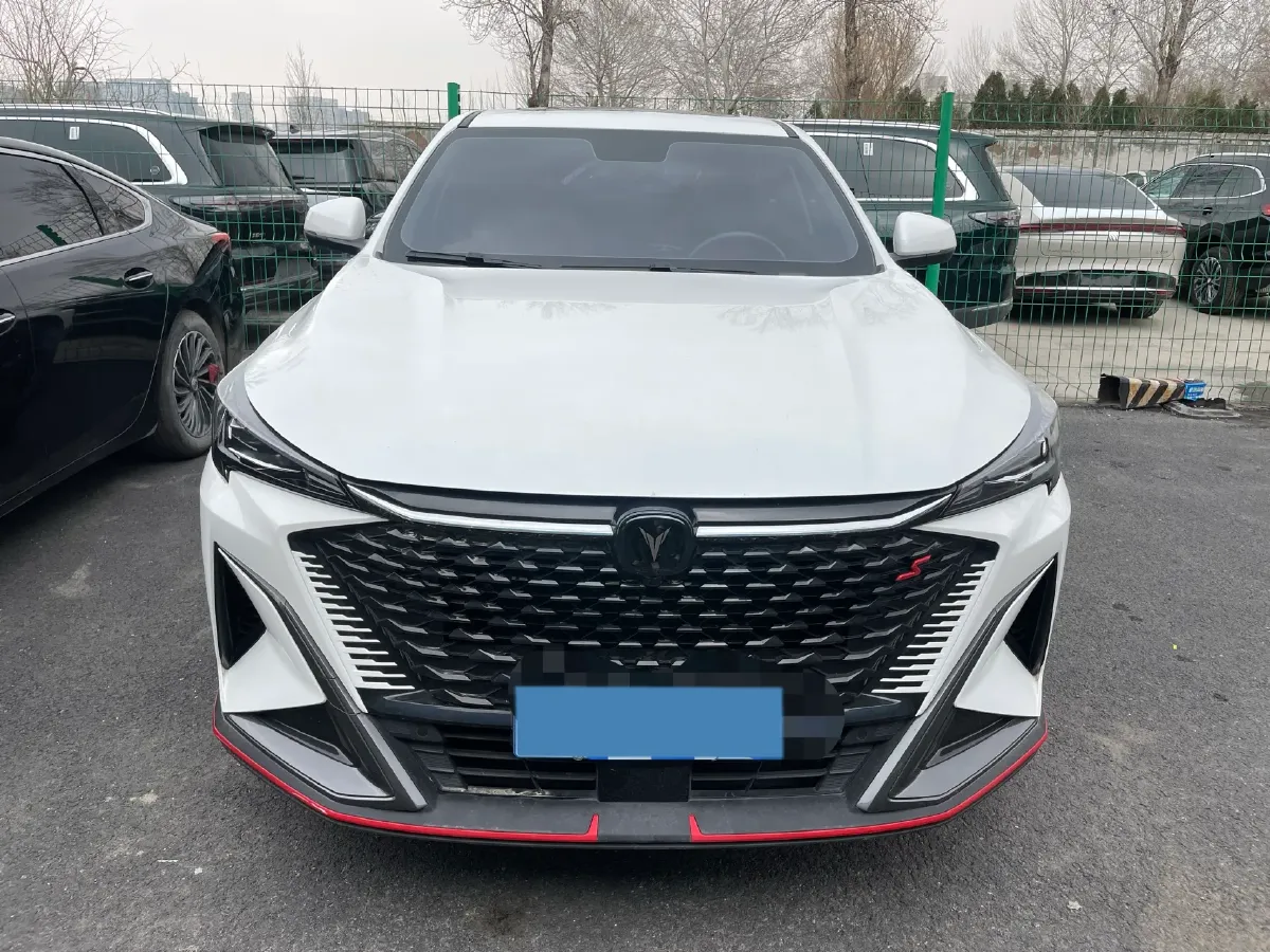 2025 ChangAn X5 PLUS 1.5T 188HP L4 7DCT,autocango,china used car exporter,china ev exporter,chinese used car exporter,chinese used ev exporter