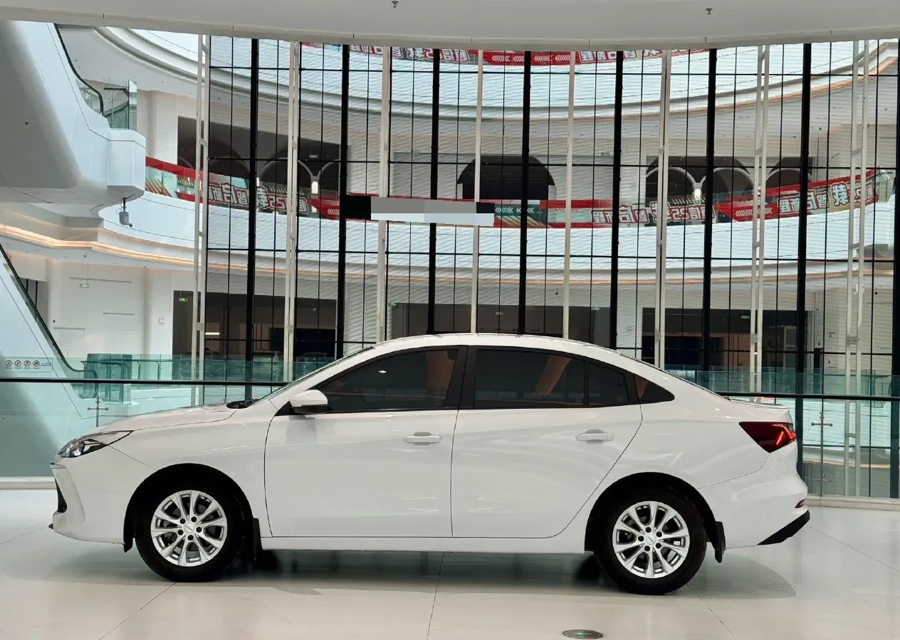 2023 Roewe i5 1.5L 129HP L4 5MT,autocango,china used car exporter,china ev exporter,chinese used car exporter,chinese used ev exporter