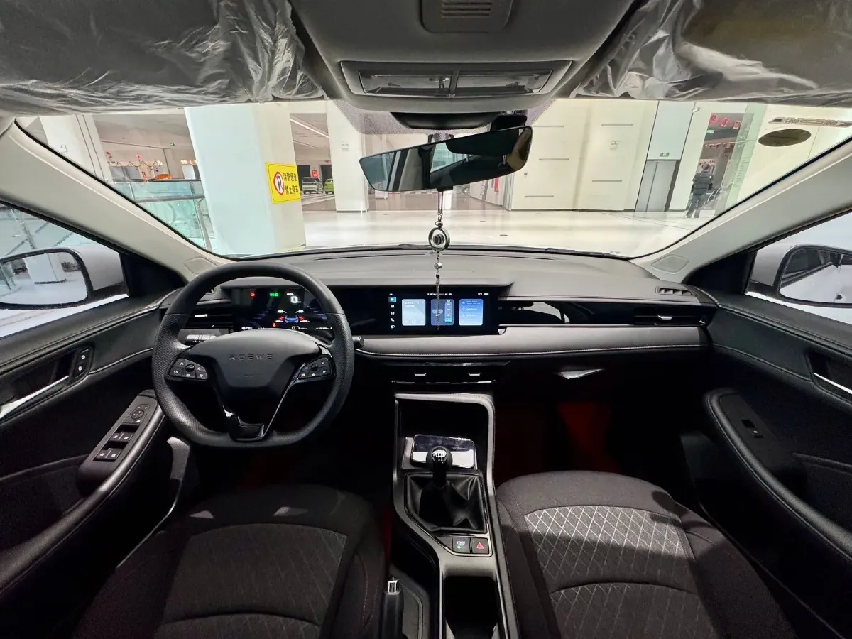 2023 Roewe i5 1.5L 129HP L4 5MT,autocango,china used car exporter,china ev exporter,chinese used car exporter,chinese used ev exporter