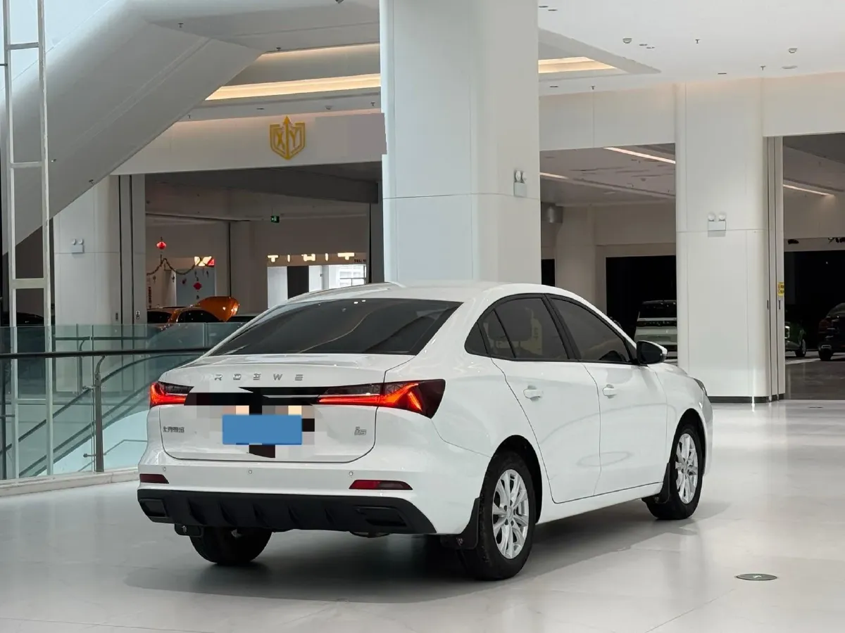 2023 Roewe i5 1.5L 129HP L4 5MT,autocango,china used car exporter,china ev exporter,chinese used car exporter,chinese used ev exporter