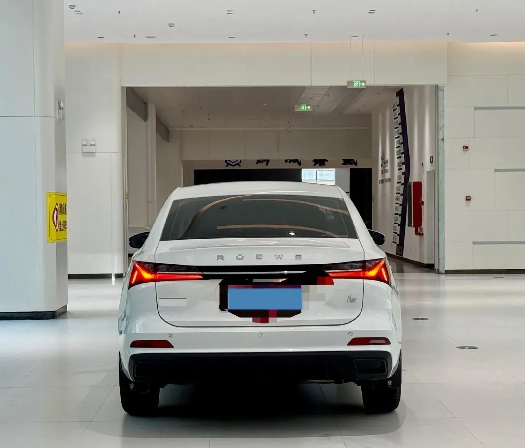 2023 Roewe i5 1.5L 129HP L4 5MT,autocango,china used car exporter,china ev exporter,chinese used car exporter,chinese used ev exporter
