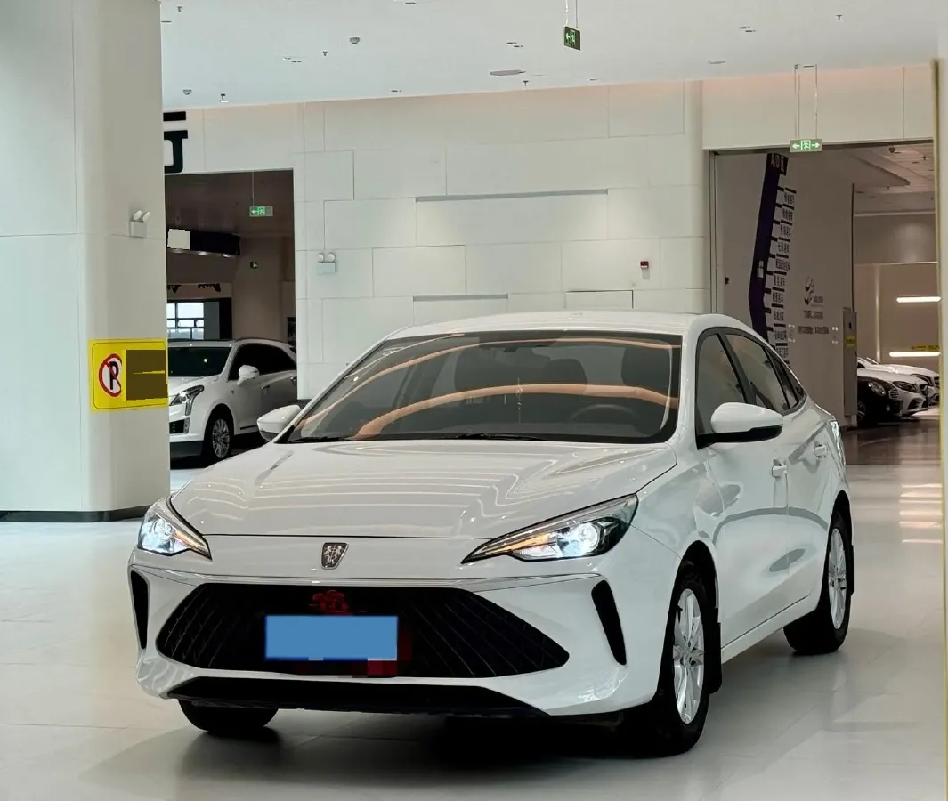 2023 Roewe i5 1.5L 129HP L4 5MT,autocango,china used car exporter,china ev exporter,chinese used car exporter,chinese used ev exporter