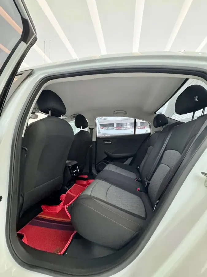 2023 Roewe i5 1.5L 129HP L4 5MT,autocango,china used car exporter,china ev exporter,chinese used car exporter,chinese used ev exporter