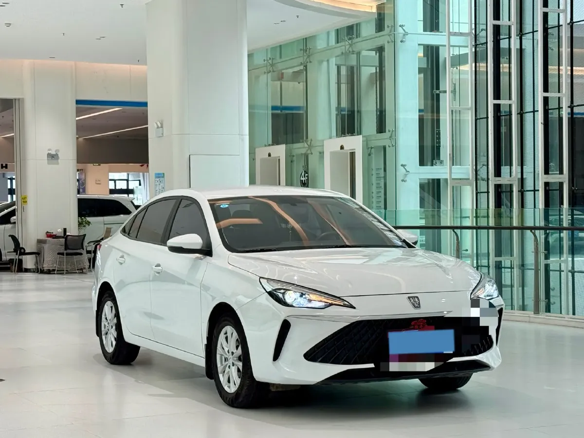 2023 Roewe i5 1.5L 129HP L4 5MT,autocango,china used car exporter,china ev exporter,chinese used car exporter,chinese used ev exporter