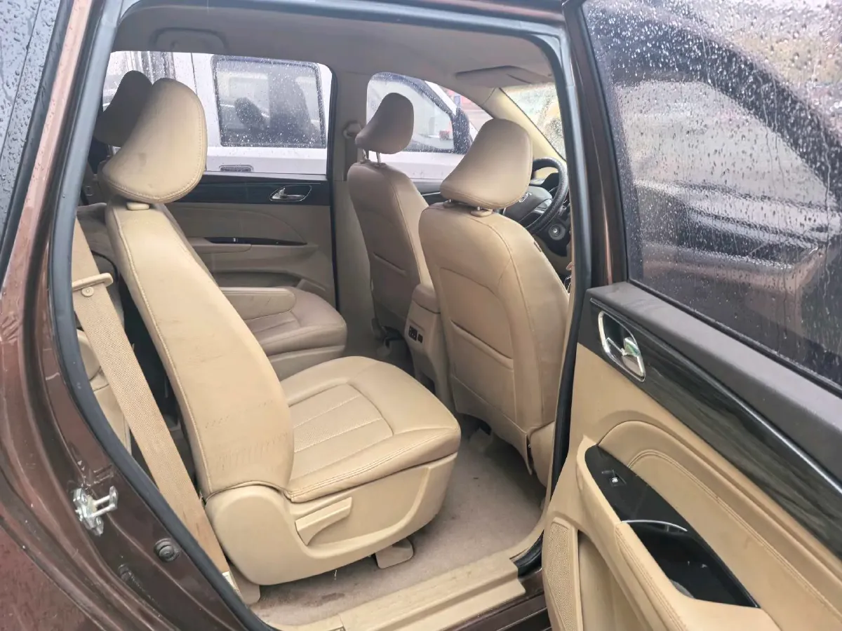 2016 BaoJun 730 1.5L 112HP L4 5MT,autocango,china used car exporter,china ev exporter,chinese used car exporter,chinese used ev exporter