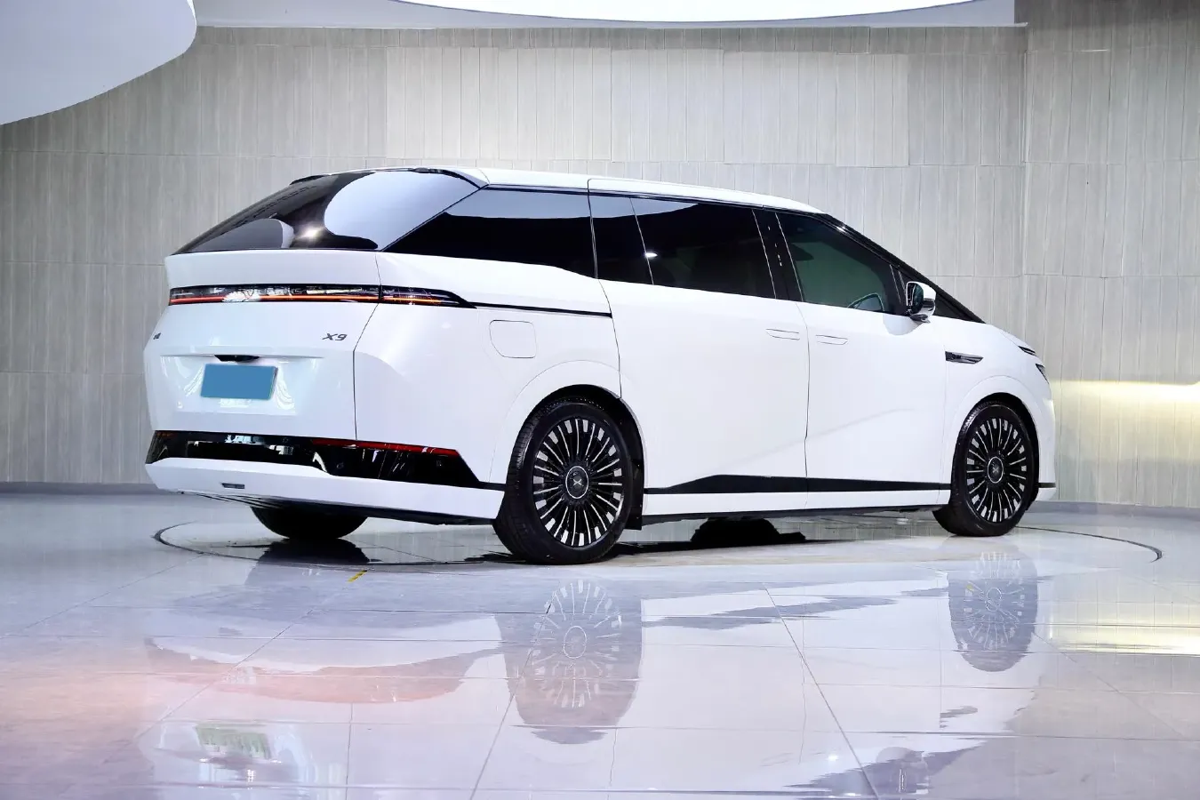 2025 Xpeng X9 BEV,autocango,china used car exporter,china ev exporter,chinese used car exporter,chinese used ev exporter