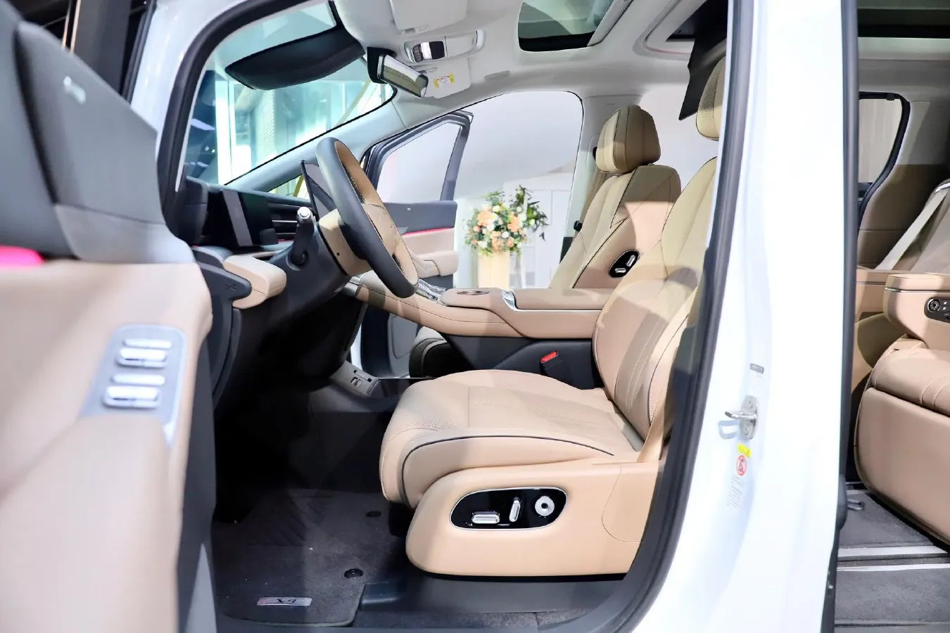 2025 Xpeng X9 BEV,autocango,china used car exporter,china ev exporter,chinese used car exporter,chinese used ev exporter