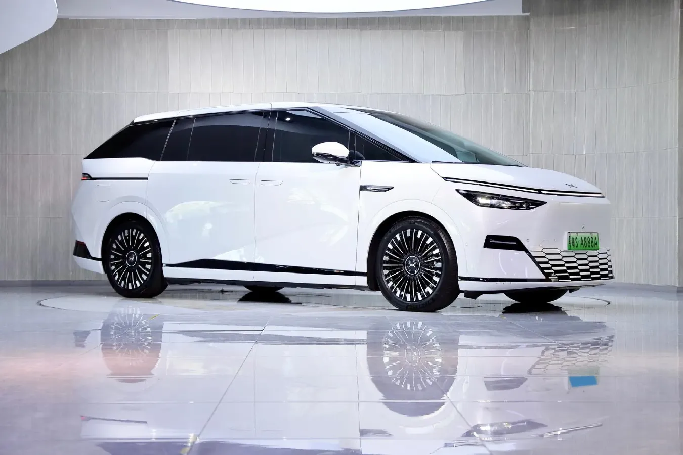 2025 Xpeng X9 BEV,autocango,china used car exporter,china ev exporter,chinese used car exporter,chinese used ev exporter