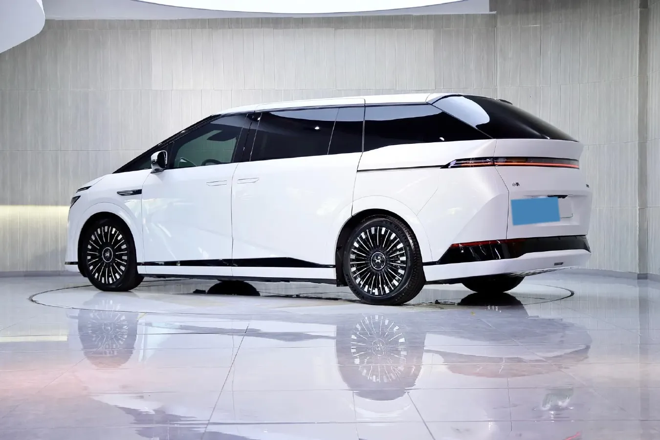 2025 Xpeng X9 BEV,autocango,china used car exporter,china ev exporter,chinese used car exporter,chinese used ev exporter