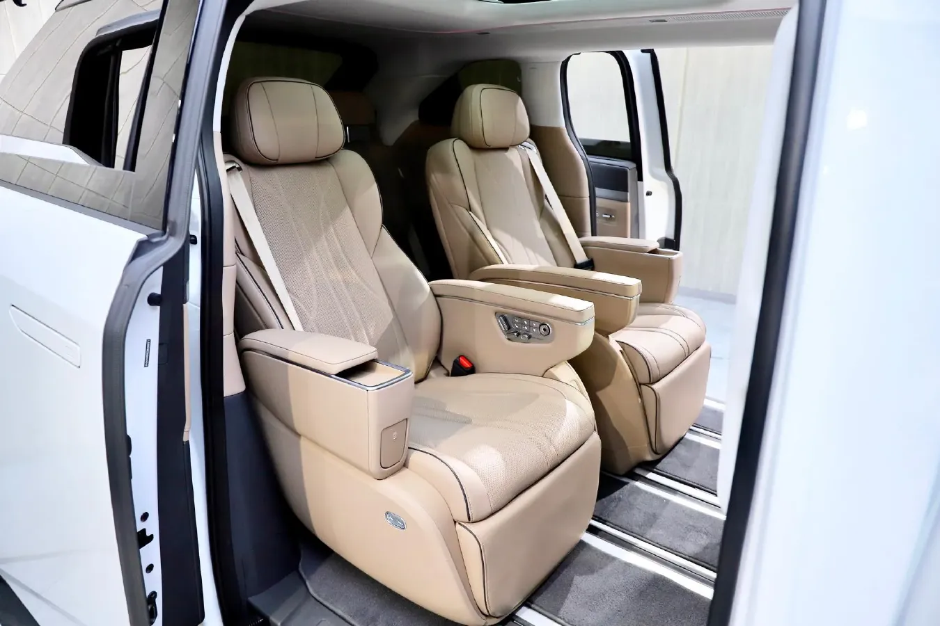 2025 Xpeng X9 BEV,autocango,china used car exporter,china ev exporter,chinese used car exporter,chinese used ev exporter