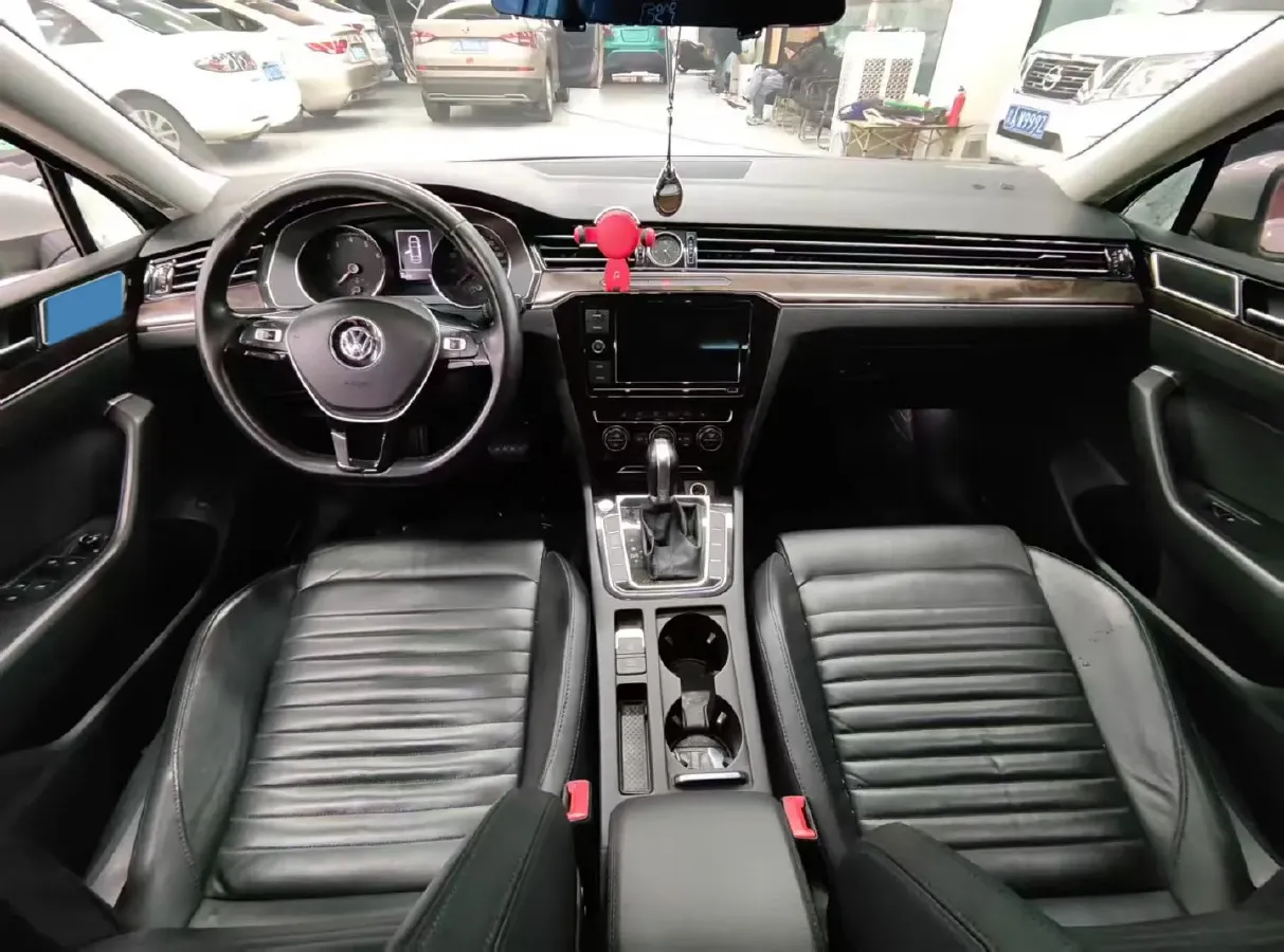 2019 Volkswagen Magotan 2.0T 186HP L4 7DCT,autocango,china used car exporter,china ev exporter,chinese used car exporter,chinese used ev exporter