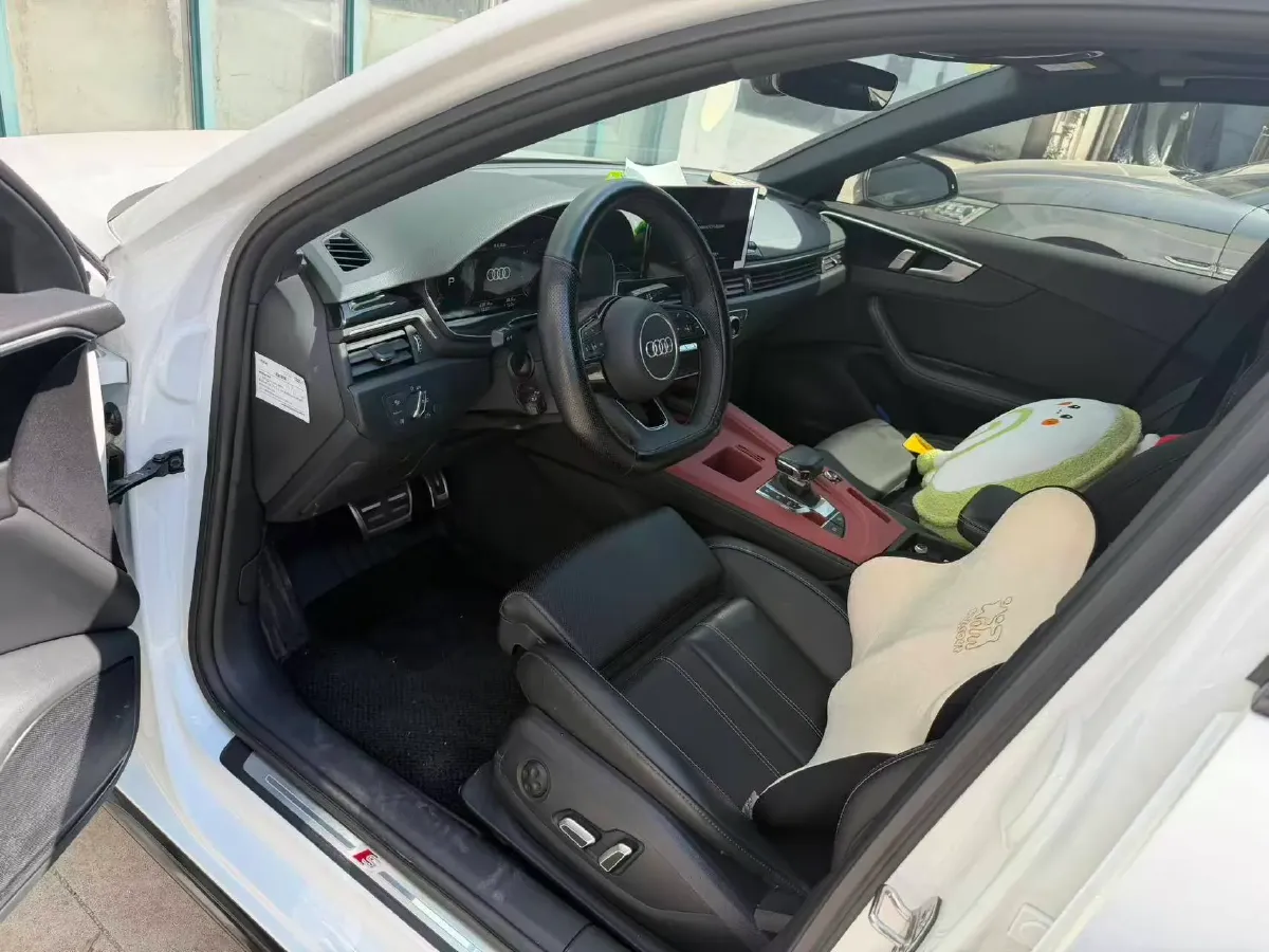 2024 Audi A4L 2.0T 190HP L4 7DCT,autocango,china used car exporter,china ev exporter,chinese used car exporter,chinese used ev exporter