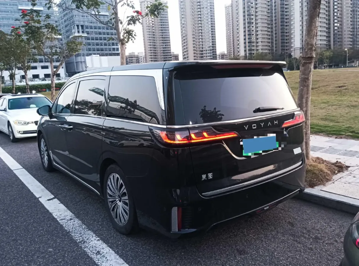 2022 Voyah Dream BEV 82KWH,autocango,china used car exporter,china ev exporter,chinese used car exporter,chinese used ev exporter