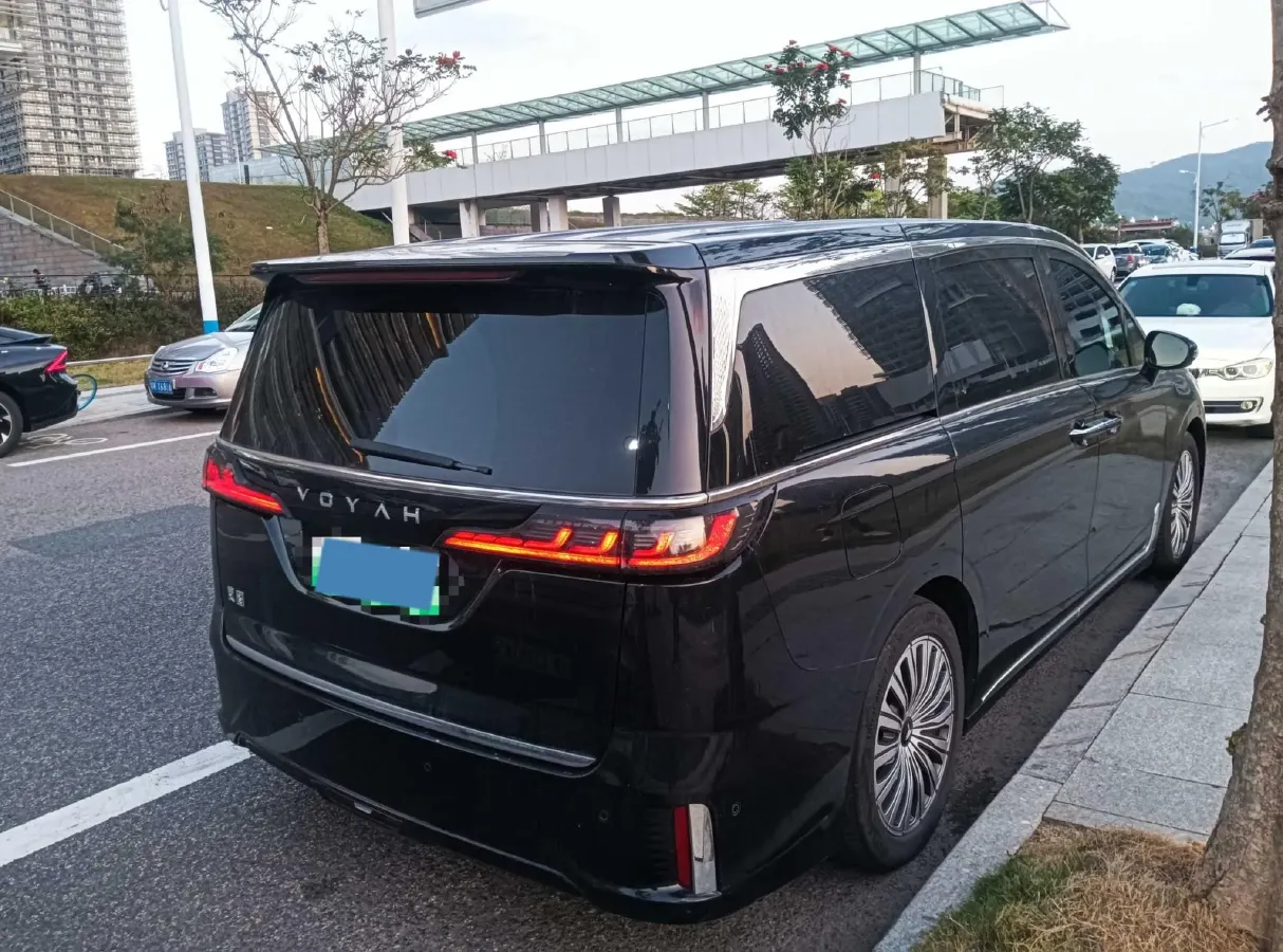2022 Voyah Dream BEV 82KWH,autocango,china used car exporter,china ev exporter,chinese used car exporter,chinese used ev exporter