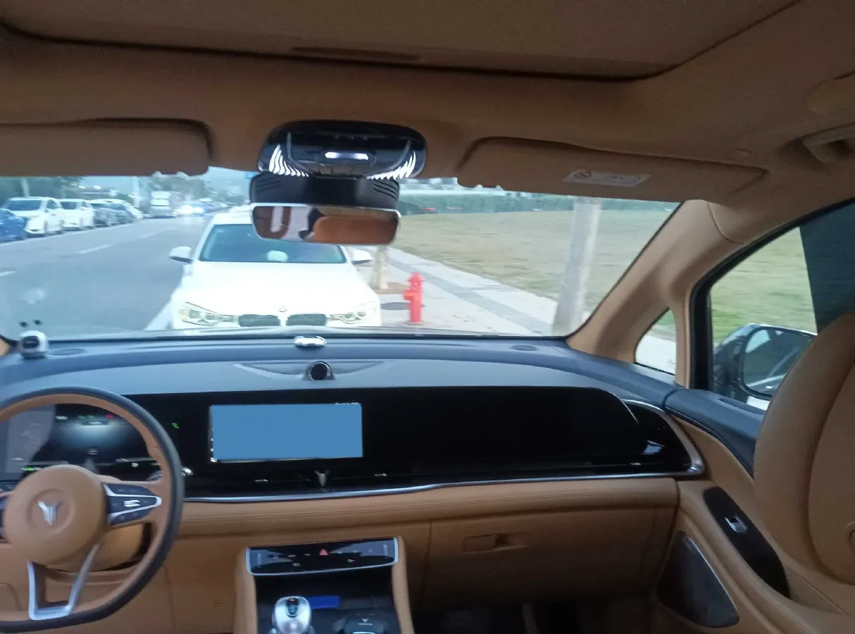 2022 Voyah Dream BEV 82KWH,autocango,china used car exporter,china ev exporter,chinese used car exporter,chinese used ev exporter