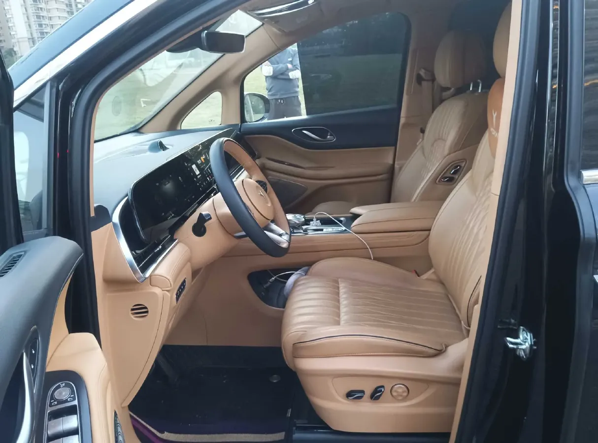 2022 Voyah Dream BEV 82KWH,autocango,china used car exporter,china ev exporter,chinese used car exporter,chinese used ev exporter