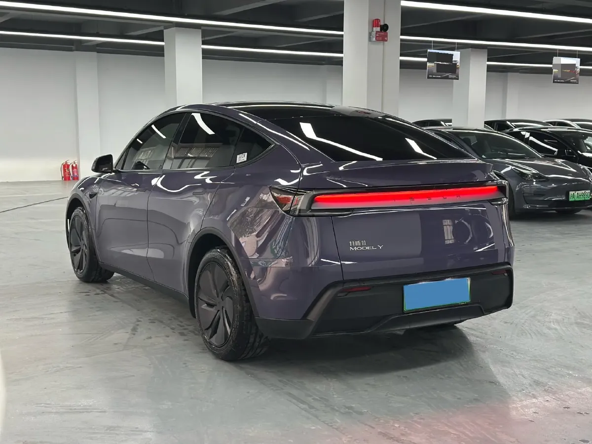 2025 Tesla Model Y BEV 62.5KWH,autocango,china used car exporter,china ev exporter,chinese used car exporter,chinese used ev exporter