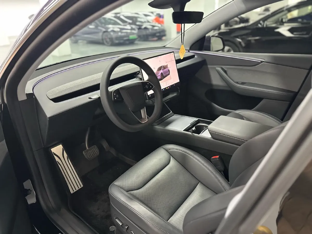 2025 Tesla Model Y BEV 62.5KWH,autocango,china used car exporter,china ev exporter,chinese used car exporter,chinese used ev exporter