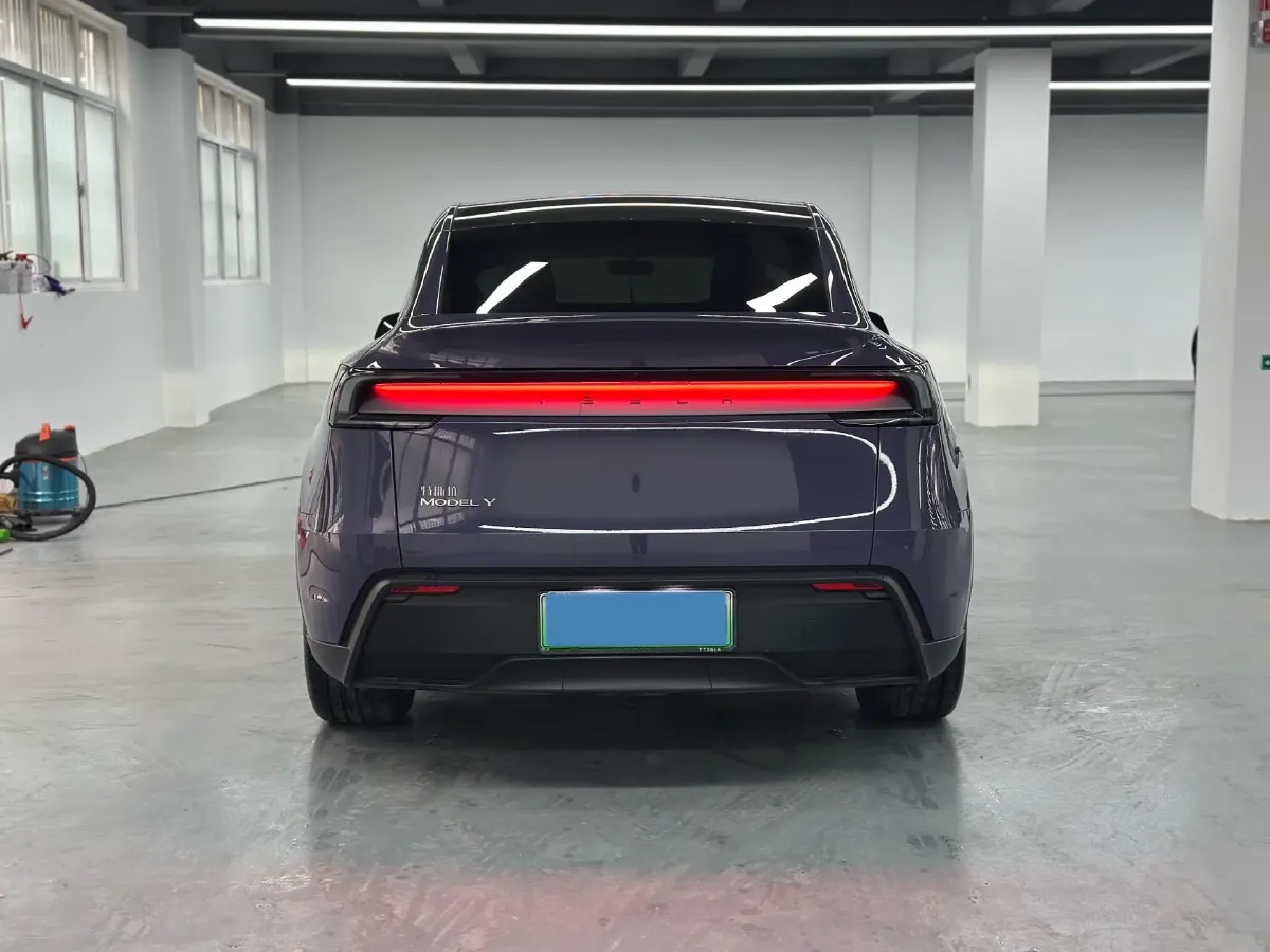 2025 Tesla Model Y BEV 62.5KWH,autocango,china used car exporter,china ev exporter,chinese used car exporter,chinese used ev exporter