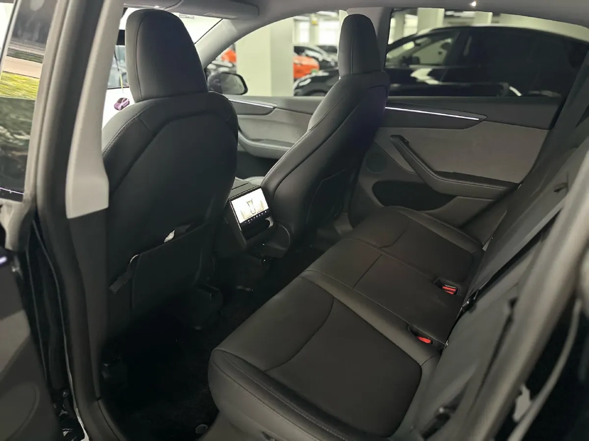 2025 Tesla Model Y BEV 62.5KWH,autocango,china used car exporter,china ev exporter,chinese used car exporter,chinese used ev exporter