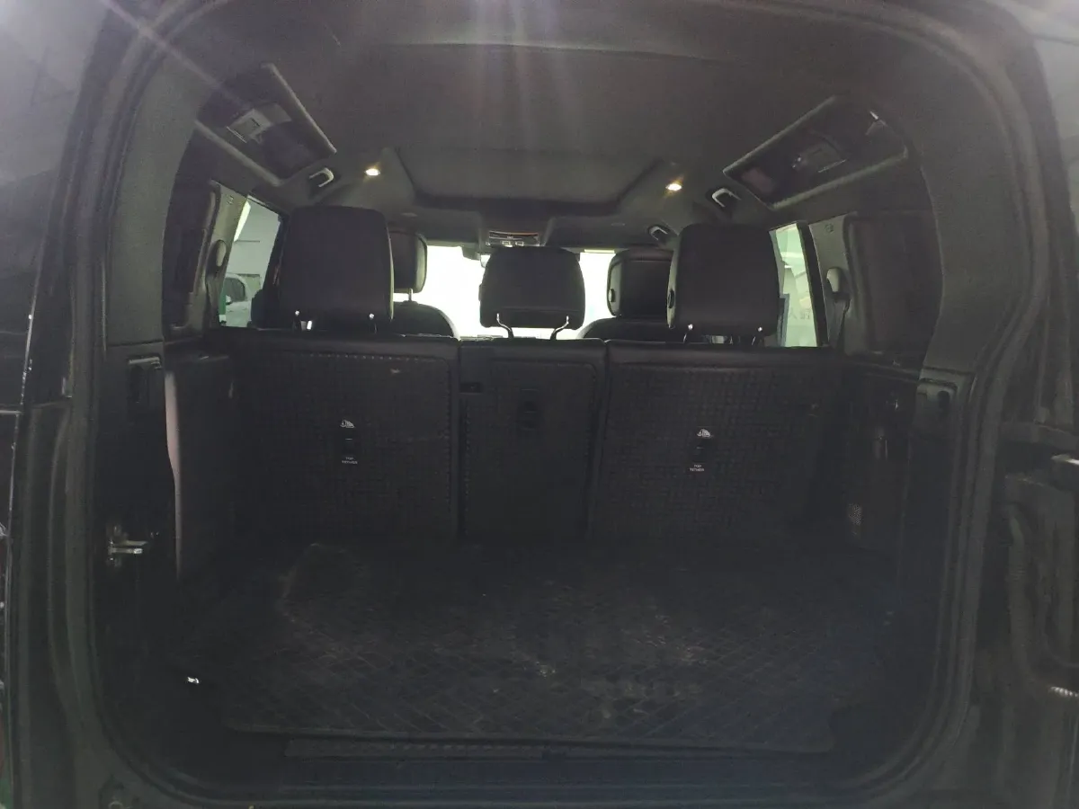 2023 Land Rover Defender 3.0T 400HP L6 8AT,autocango,china used car exporter,china ev exporter,chinese used car exporter,chinese used ev exporter