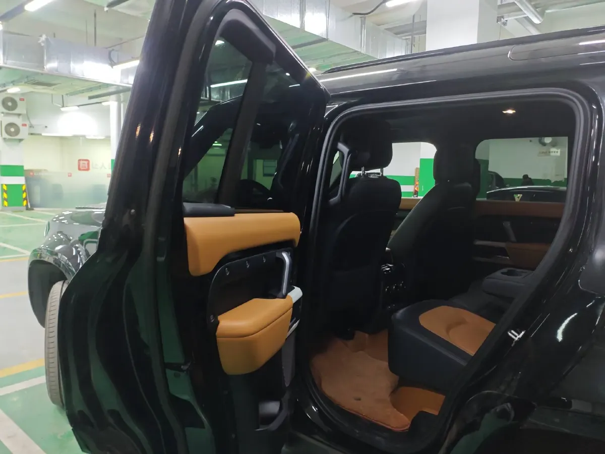 2023 Land Rover Defender 3.0T 400HP L6 8AT,autocango,china used car exporter,china ev exporter,chinese used car exporter,chinese used ev exporter